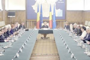 Avem guvern proaspăt! Cine este şi ce vrea el?