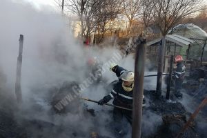 Incendiu la Valea Voievozilor. Doi bărbaţi au suferit arsuri