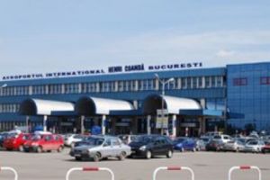 PANICĂ pe aeroportul Otopeni. Un taximetrist a scos un PISTOL în faţa mulţimii şi a AMENINȚAT că îl va folosi