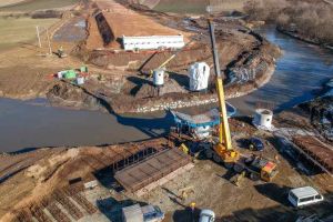 FOTO/ VIDEO: Pe autostrada Sebeş-Turda, Lotul 1, profitând de vremea bună, italienii de la Pizzarotti au început să lucreze pe toate porţiunile pe care au autorizaţie