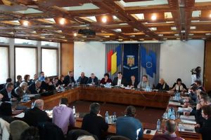 VIDEO. Tragicomedie astăzi în Consiliul Judeţean. Ei conduc judeţul