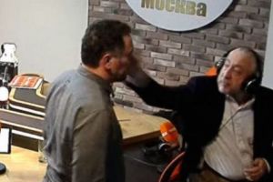 Pumni în direct între jurnalişti din cauza lui Stalin. Video în articol cu BĂTAIA