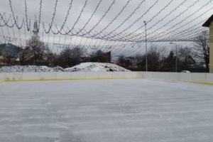 Intrare gratuită la patinoarul din cartierul Ștefan cel Mare, din Săcele