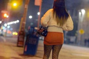 PROSTITUATE la locul de muncă. Imagini EXPLICITE cu femeile care îşi vând TRUPUL. Galerie foto +18