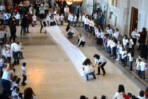 VIDEO Flashmob de grădiniţă la Universitate!