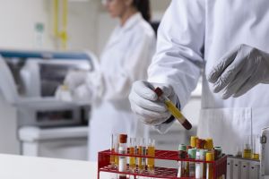 Caz de GRIPĂ, confirmat la Arad. Ce RECOMANDĂ Direcţia de Sănătate Publică