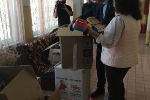 Fabioara Ionescu si Eugen Terteleac au adus zambetul pe buze copiilor de la centrul 