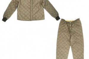 Costumul de vanatoare al lui Ceausescu, adjudecat la 700 de euro