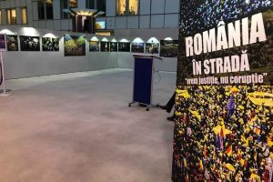 Protestele anti-coruptie ale romanilor, povestite prin fotografii expuse la Parlamentul European