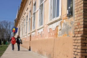 Lista scolilor, liceelor si gradinitelor din Timis cu WC-ul in curte