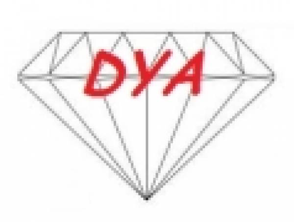 Dyamond Claire, Simeria