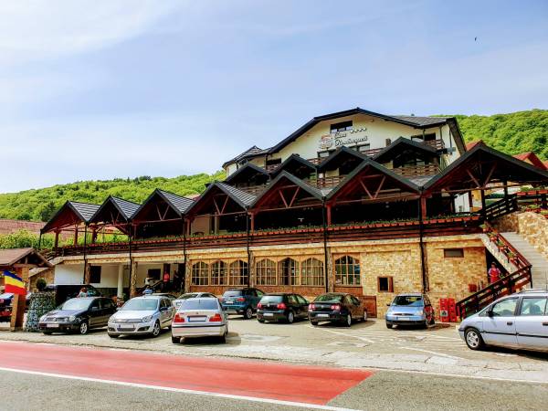 Casa Romaneasca, Căciulata