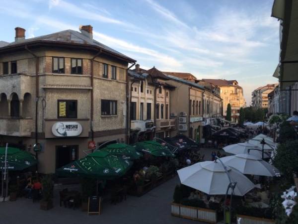 The Queen's Corner, Târgovişte