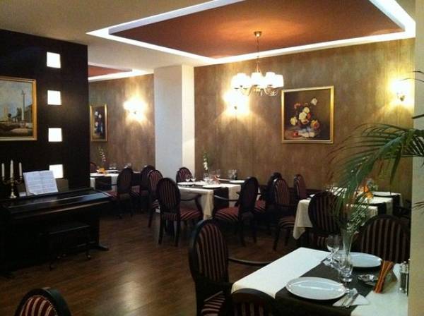 Varuna Restaurant, Găeşti