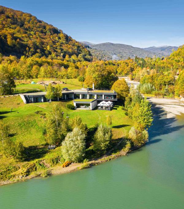 Atra Doftana, Teşila